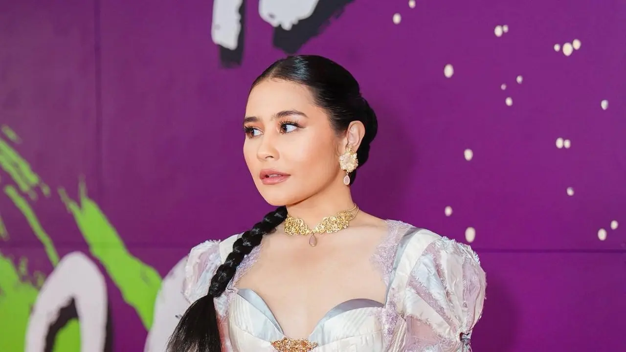 Prilly Latuconsina Tampil Youthful dan Anggun Berkebaya di FFI 2022, Parasnya Disebut Mirip Kylie Jenner