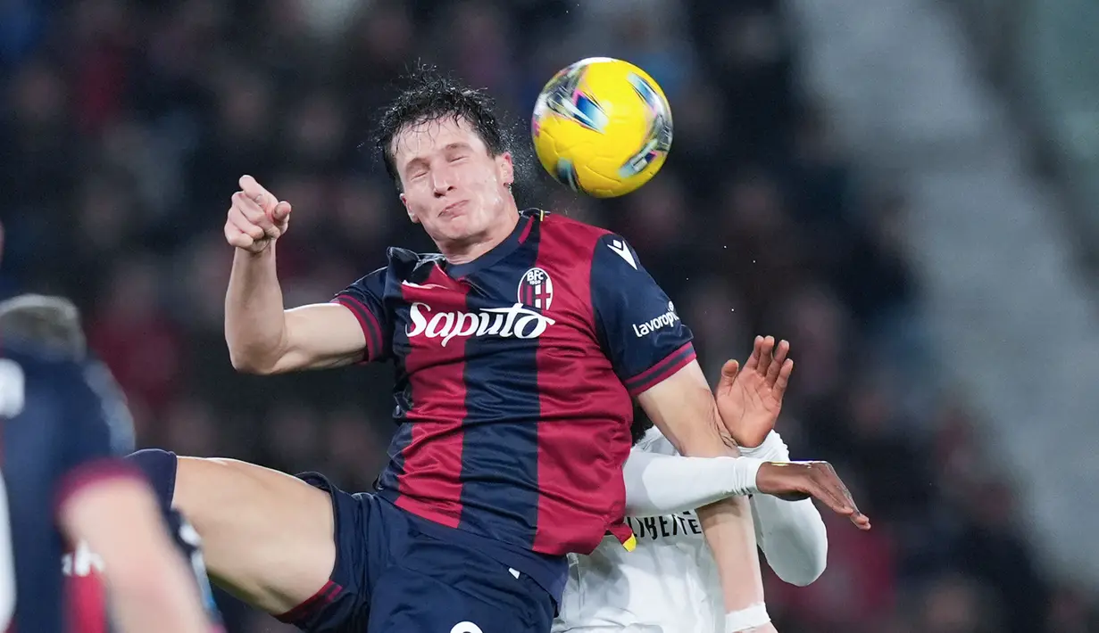 AC Milan mengaku kalah dengan skor 1-2 dalam kunjungan ke markas Bologna. Rossoneri tampil mengecewakan di lini belakang dan harus menelan hasil buruk. (Massimo Paolone/LaPresse via AP)
