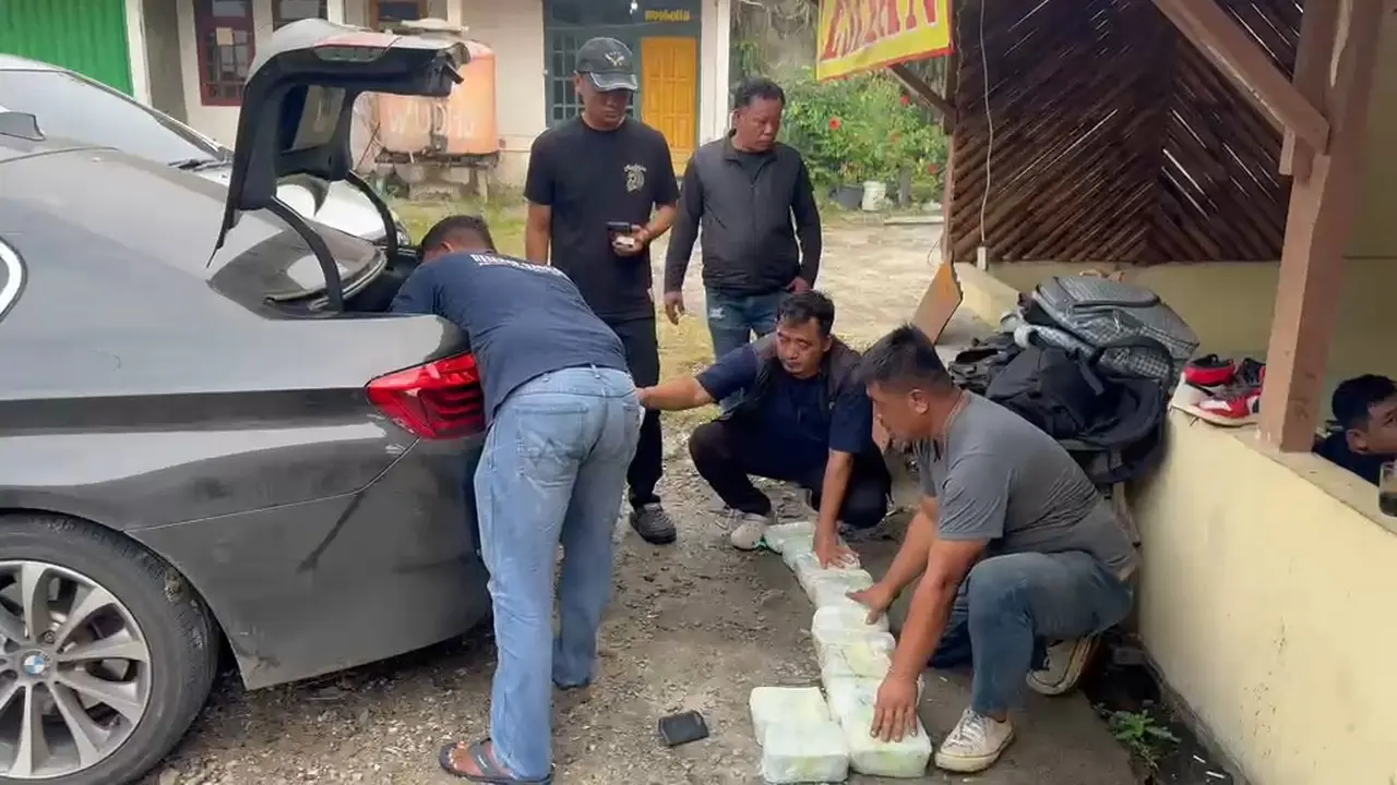 Mobil BMW Bawa 50 Kg Sabu dari Aceh, 3 Kurir Dijanjikan Upah Rp300 Juta