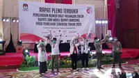Para pasangan calon Pilkada Kabupaten Bandung sah mendapatkan nomor urut. (Liputan6.com/Huyogo Simbolon)