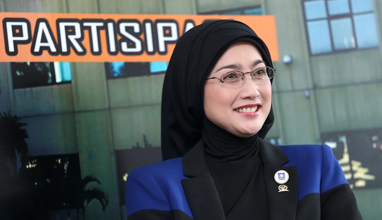 Dessy Ratnasari mengaku belum melihat ibu Yohanna Susana Yambise melakukan aksi nyata melindungi anak-anak Indonesia. (Galih W Satria/Bintang.com)