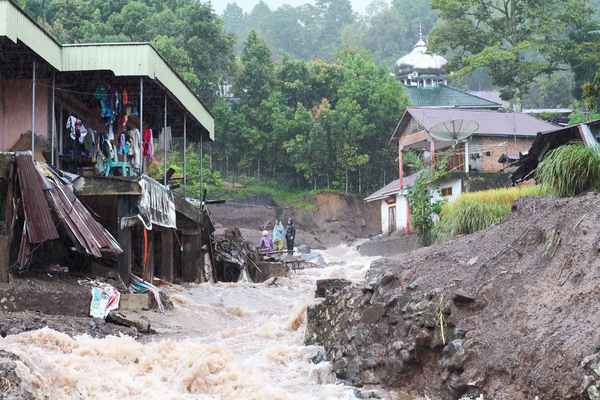 Potret Kerusakan Dampak Bencana Longsor dan Banjir Bandang di Wilayah Sumut, Sumbar, dan Aceh