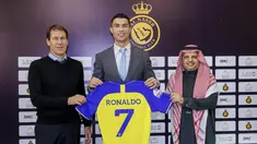 Beredar rumor bahwa Cristiano Ronaldo meminta manajemen Al Nassr untuk memecat pelatih mereka, Rudi Garcia. Media Arab Saudi, Okaz, menyebut Al Nassr telah memecat pelatih asal Prancis tersebut di tengah klaim bahwa Cristiano Ronaldo tidak puas dengan kinerjanya. (AFP/Jorge Ferrari)