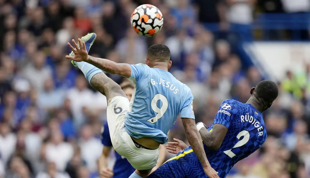 Manchester City juga tampil agresif dengan melepaskan 15 tembakan yang empat di antaranya akurat. (AP/Alastair Grant)