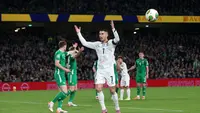 Eskpresi Cristiano Ronaldo saat membela Portugal melawan Republik Irlandia pada lanjutan Kualifikasi Piala Dunia 2026 Zona Eropa di Dublin, Jumat (14/11/2025) dini hari WIB. (Paul Faith / AFP)