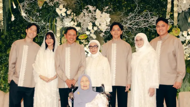 Sheila Dara Hasil Merias Wajah Sendiri saat Pengajian Nadin Amizah. [@farlansyahb]