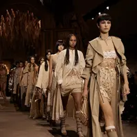 Rumah mode mewah, Dior menampilkan koleksi SS23 RTW di Paris Fashion Week pada 27 September 2022. (Dok/DIOR).