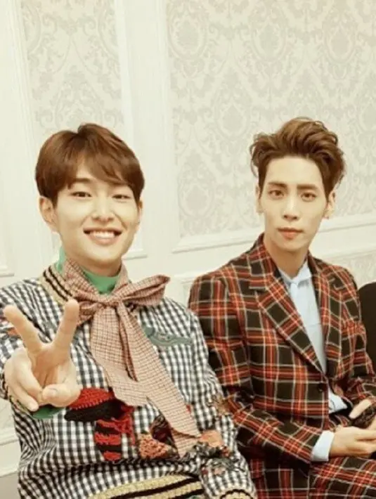 Postingan ini tentu merupakan bentuk duka dari Onew setelah kehilangan salah satu sahabatnya. (foto: allkpop.com)