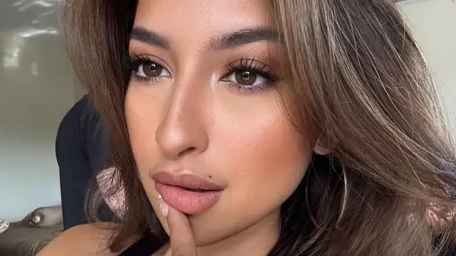 Pesona Kulit Tan Eksotis nan Memikat ala Jennifer Coppen dalam Balutan Soft Glam Look, Jadi Panutan Anak Muda