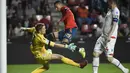 Proses terjadinya gol yang dicetak gelandang Spanyol, Rodrigo, ke gawang Kepulauan Faroe pada laga Kualifikasi Piala Eropa 2020 di Stadion El Molinon, Gijon, Minggu (8/9). Spanyol menang 4-0 atas Kepulauan Faroe. (AFP/Miguel Riopa)