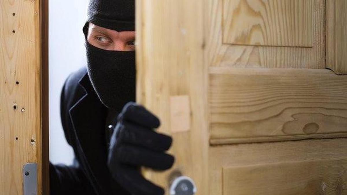 10 Tips Rumah Anti Maling Paling Efektif untuk Menjaga Hunian Tetap Aman