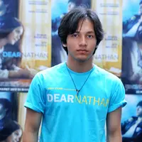 "Ini kan dari novel, jadi gua baca. Tapi kalau dari arahan sutradara jangan kayak novel," ujarnya usai press screening film Dear Nathan Kamis (17/3). (Adrian Putra/Bintang.com)