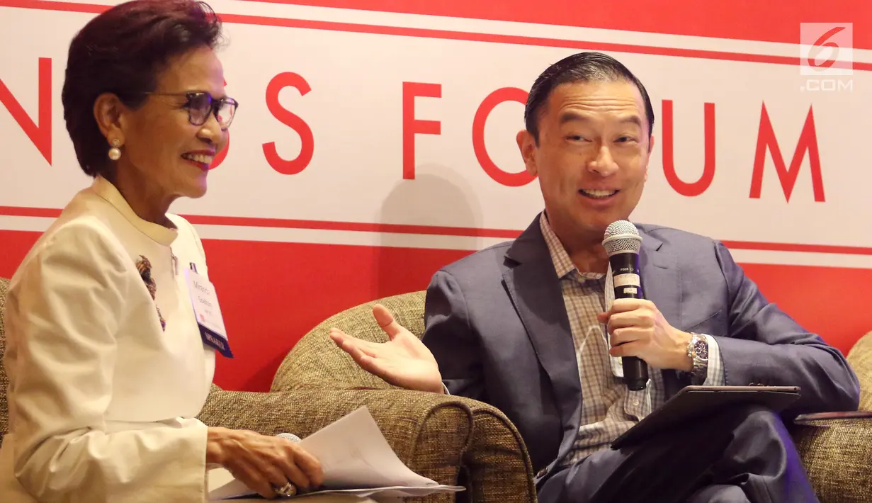 Kepala BKPM Thomas Lembong (kanan) saat menjadi pembicara dalam Boston University Asian Alumni Festival 2018, Jakarta, Sabtu (3/11). Pertemuan alumni dari 12 negara di Asia membahas Investasi di Indonesia dan Asia Tenggara. (Liputan6.com/Angga Yuniar)
