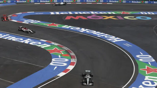 Selebrasi Lewis Hamilton Raih Juara F1 GP Meksiko 2019
