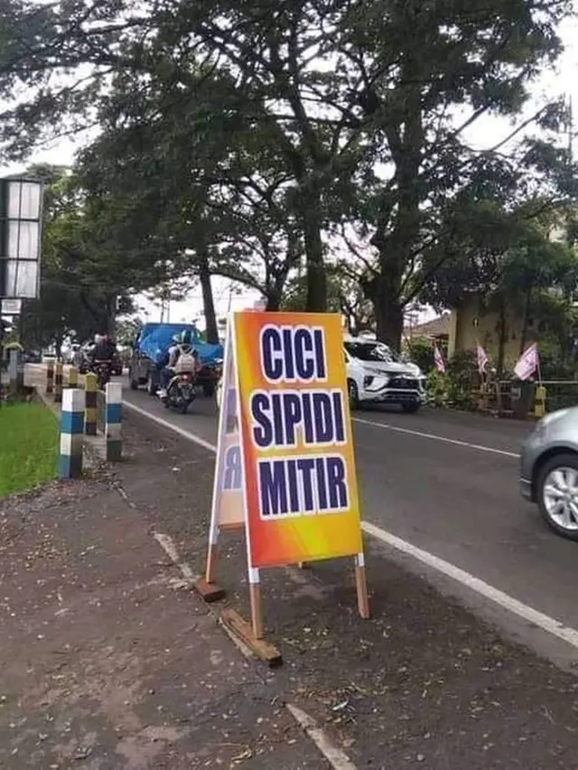 6 Spanduk Jualan Huruf Vokal Diganti I Semua Ini Kocak