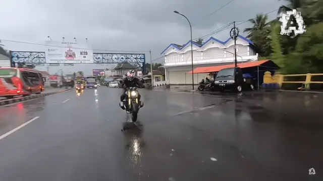 7 Momen Ariel Noah Ngopi di Warung Pinggir Jalan yang Tuai Banyak Sorotan