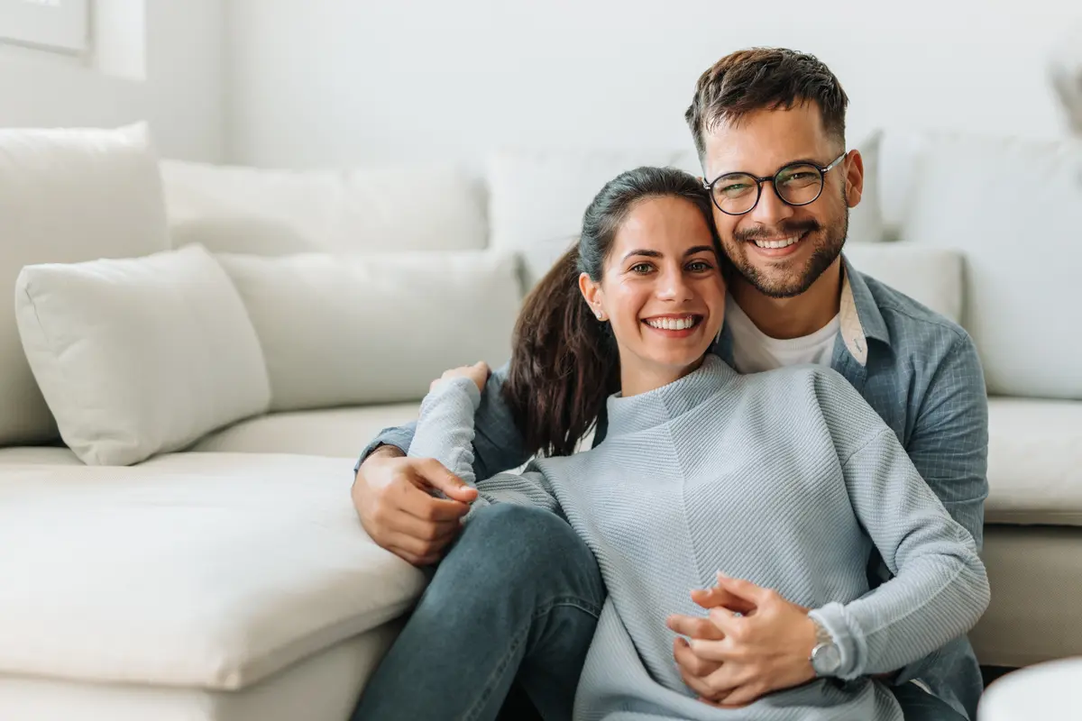 perempuan dan pasangan 8 september berdua