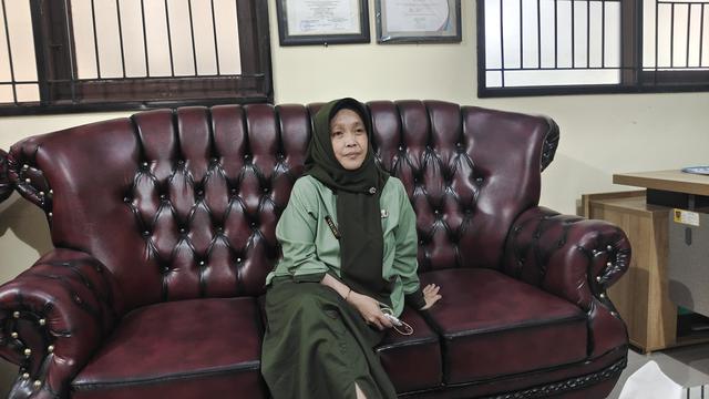 Kepala SMP Negeri 19 Depok, Nenden Eveline Agustina