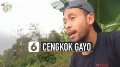 Unik, pria ini menyanyikan lagu bintang kecil dengan cengkok gayo. Nadanya membuat semua orang terkagum.