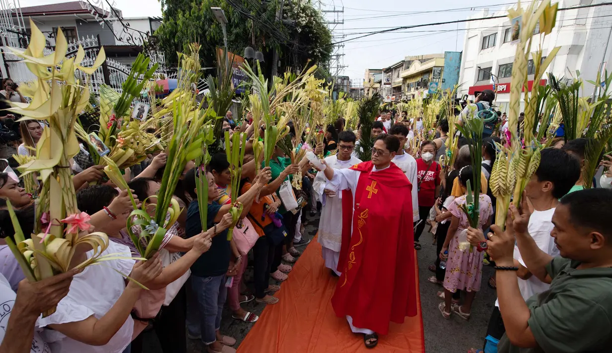 Minggu Palma merupakan sebuah peringatan yang memiliki makna yang mendalam dalam tradisi Katolik. (Ted ALJIBE/AFP)