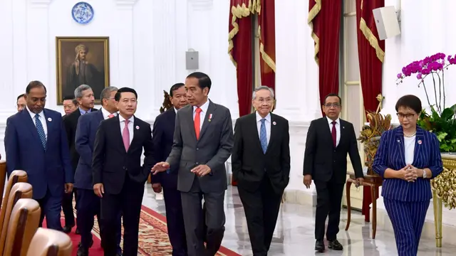 Presiden Jokowi menerima kunjungan kehormatan para Menlu ASEAN dan Sekjen ASEAN, di Istana Merdeka Jakarta, Jumat (3/2/2023).