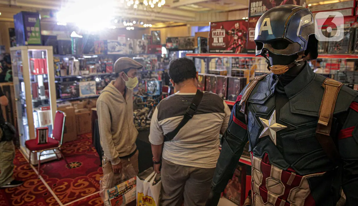 Karakter superhero terlihat pada gelaran The Jakarta 17th Toys & Comics Fair 2022 di Balai Sudirman, Jakarta, Sabtu (5/3/2022). Acara ini diharapkan kembali menghidupkan ekonomi dan industri usaha kreatif serta Pop-Culture Indonesia yang sempat mati suri karena pandemi. (Liputan6.com/Faizal Fanani)