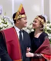 Kepergian sang ayah mertua untuk selamanya, membuat Rianti mendadak menggelar acara mangadati. [@riantic/@__rose_makeupartist/@meli_makeuphairdowedding]