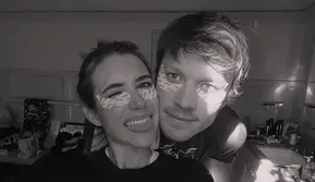 Emma Roberts Resmi Menikah dengan Cody John, Putranya Dampingi Menuju Altar di Momen Penuh Haru
