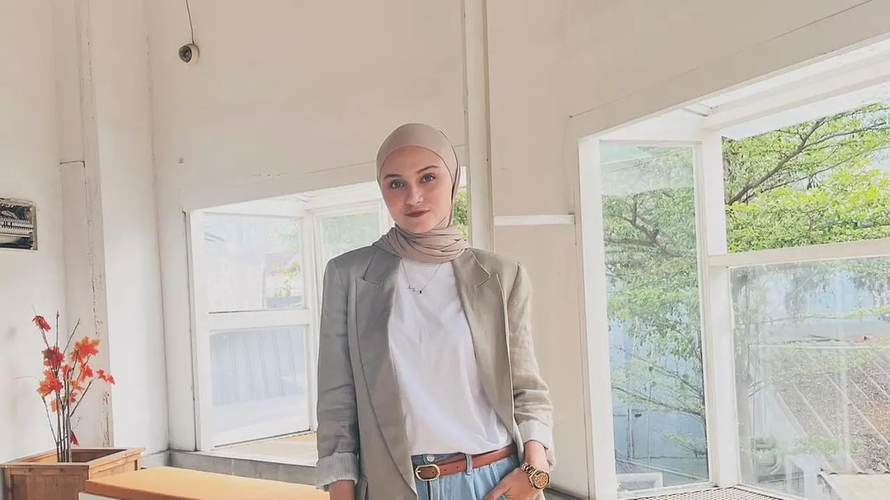 Model Celana Panjang Wanita Terbaru dan Modern dari Kalangan Seleb dan Artis, Bikin Gaya Makin Fresh di 2024