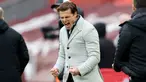 Pelatih Fulham, Scott Parker, melakukan selebrasi usai anak asuhnya berhasil menaklukkan Liverpool pada laga Liga Inggris di Stadion Anfield, Minggu (7/3/2021). Fulham menang dengan skor 0-1. (Clive Brunskill/Pool/AFP)