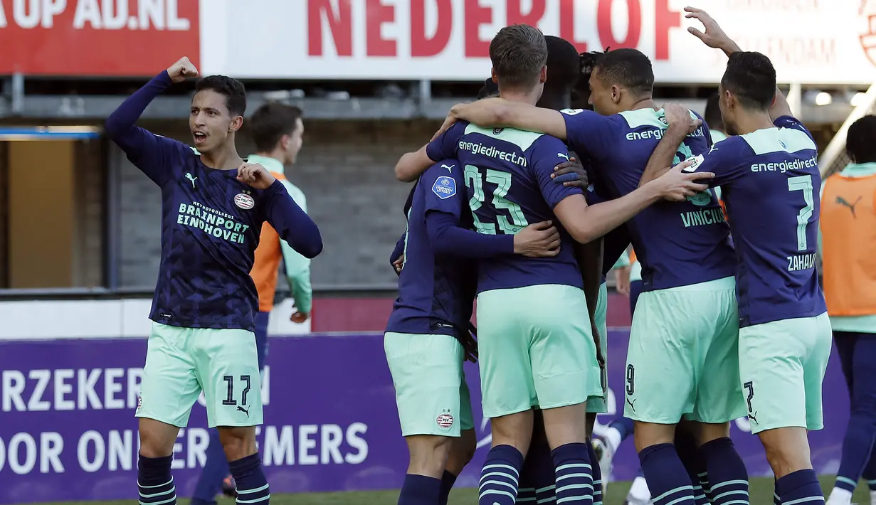 Mauro Junior. Bek kanan Brasil 22 tahun ini telah 5 musim bersama PSV Eindhoven sejak dipromosikan dari tim akademi pada 2017/2018. Sempat dipinjamkan ke Heracles pada musim 2019/2020, musim ini ia telah tampil 31 laga di semua ajang dengan torehan 2 gol dan 5 assist. (AFP/ANP/Bart Stoutjesdijk)
