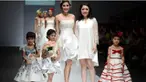 Desainer berbakat tanah air, Dominique Nadine, mencoba membuat terobosan baru dengan menampilkan baju pengantin yang praktis, efisien dan cantik.