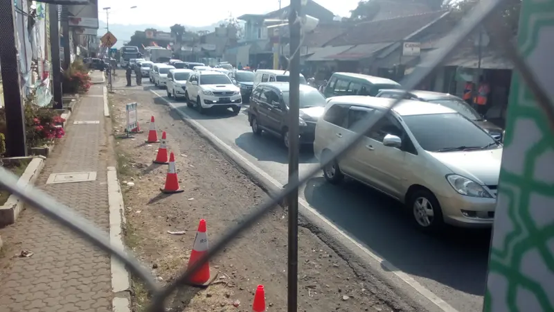 Antrian kendaraan di sekitar wilayah jalur nasional Limbangan Garut, saat momen mudik lebaran idul fitri 1440 hijriah lalu