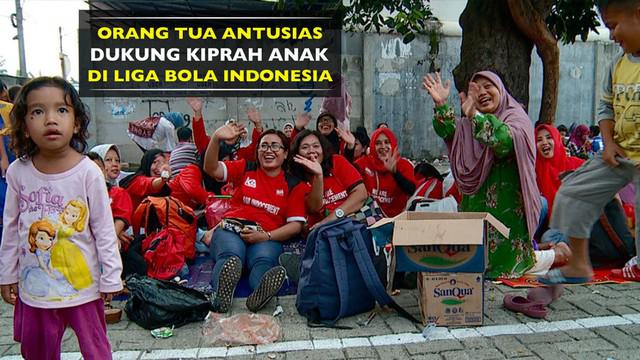 Final Liga Bola Indonesia yang berlangsung di Sabnani Park, Serpong, dipadati orang tua dari peserta yang antusias mendukung kiprah anaknya.