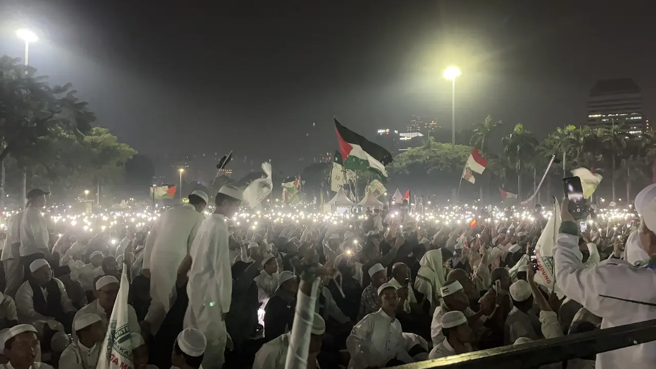 Reuni 212 di Monas, Jakarta Pusat, Selasa (2/12/2025) malam (Liputan6.com/Winda Nelfira)