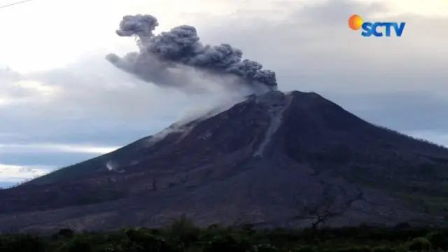 Saat ini Gunung Sinabung berstatus awal level 4. Masyarakat dan pengunjung kembali diimbau untuk tidak memasuki zona bahaya. 