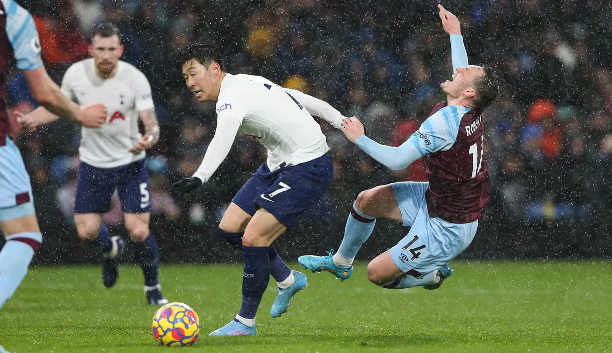 Bertanding di Stadion Turf Moor Spurs harus menyerah dengan skor tipis 0-1. (AFP/Nigel Roddis)