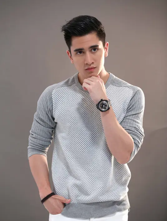 Pendatang baru Verrell Bramasta turut meramaikan sinetron Anak Sekolahan yang akan di tayangkan di SCTV pada bulan ini. Pemeran di film ILY from 38.000 Ft itu menyambut gembira bisa main sinetron dan ditayangkan SCTV. (Nurwahyunan/Bintang.com)