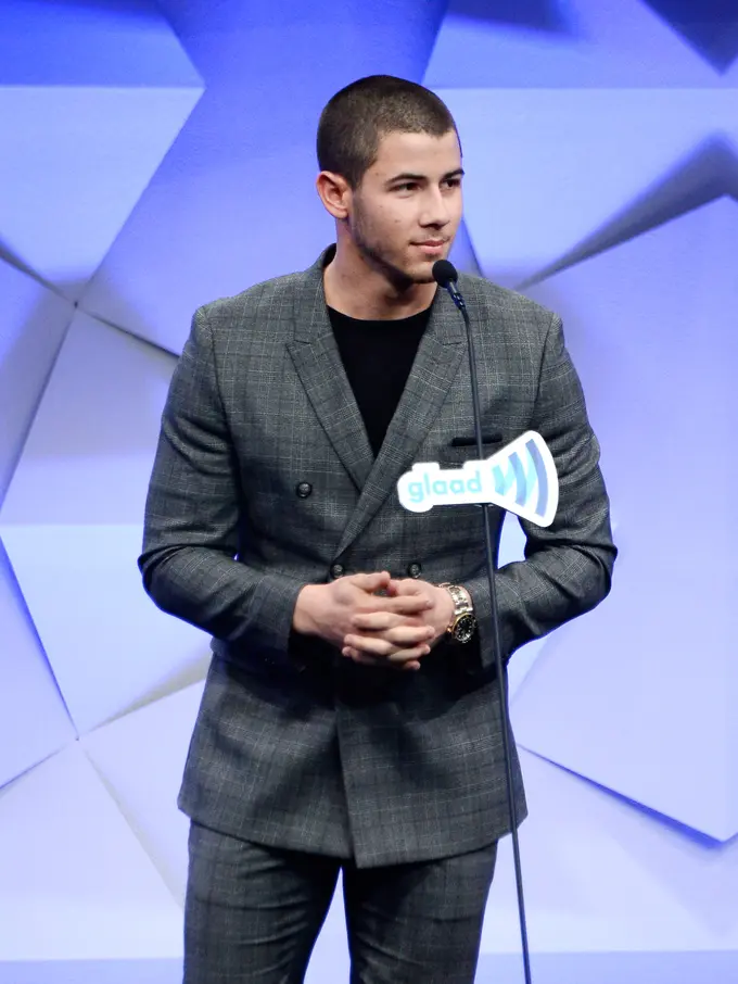 [Bintang] Nick Jonas Tertarik Kencan Mesra dengan Jennifer Lawrence