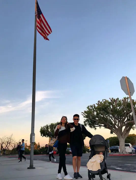 Di sela kesibukannya, Acha Septriasa dan Vicky Kharisma menyempatkan diri untuk mengajak Bridgia berlibur. (Foto: instagram.com/septriasaacha)