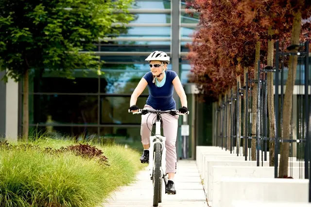 Bersepeda secara teratur bisa mengencangkan otot dan membuat tubuh lebih langsing