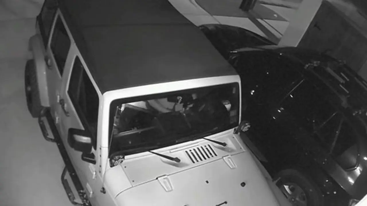Peretasan Mobil