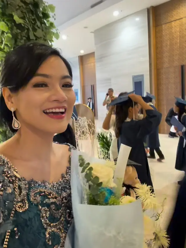 Titi Kamal di Wisuda Putranya yang Lulus SD. [@titi_kamall]