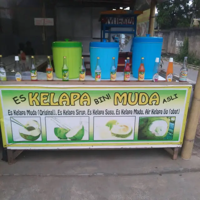 6 Cara Promosi Orang Jualan Kelapa Muda Ini Bikin Tepuk Jidat