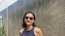 Biasa tampil dengan busana yang simpel, pemeran Sherly dalam film Teka Teki Tika ini kerap banjir pujian di media sosial Instagram. Dalam kesehariannya ia pun masih rajin berolahraga dalam menjaga kebugaran tubuh. (Liputan6.com/IG/@jenny_zhangwiradinata)