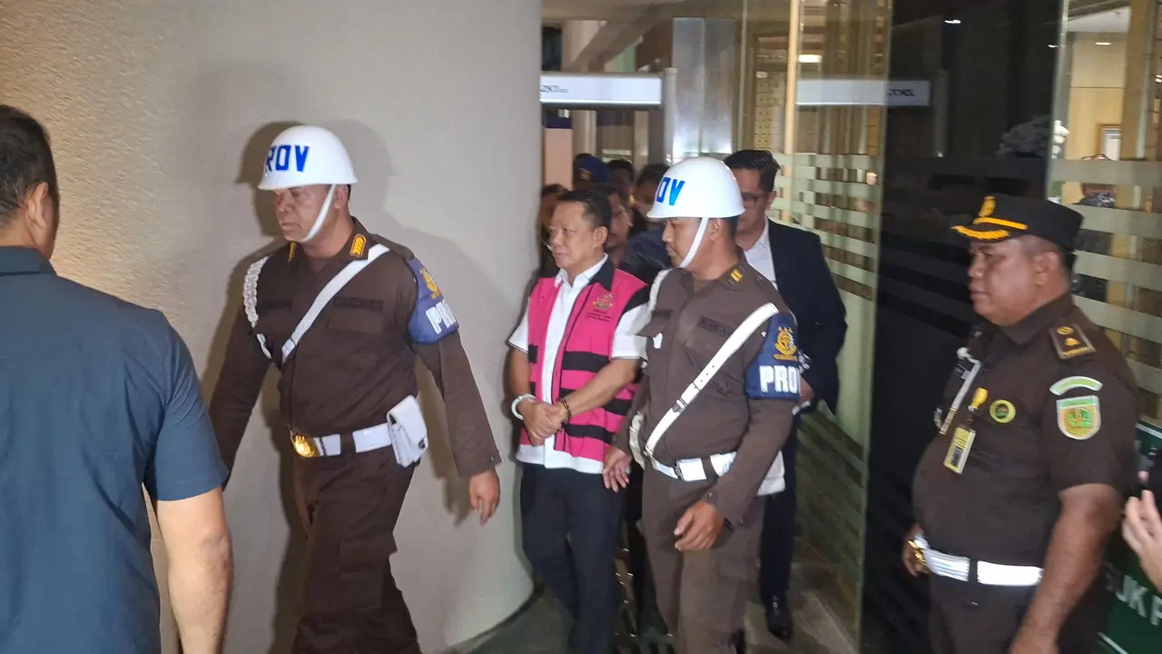 _Febrie Adriansyah Dicecar 50 Pertanyaan oleh Penyidik