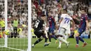 Pemain Real Madrid Rodrygo mencetak gol ke gawang Levante pada pertandingan sepak bola La Liga Spanyol di Stadion Santiago Bernabeu, Madrid, 12 Mei 2022. Real Madrid menang 6-0. (AP Photo/Manu Fernandez)