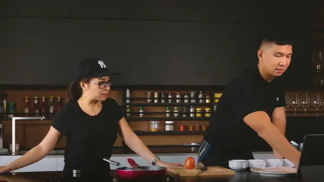 Romantis, Ini 6 Potret Indra Priawan Pertama Kali Masak Untuk Nikita Willy