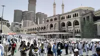 Suasana kepadatan di sekitar kawasan Masjidil Haram pada musim haji 2025. (dok. MCH 2025)