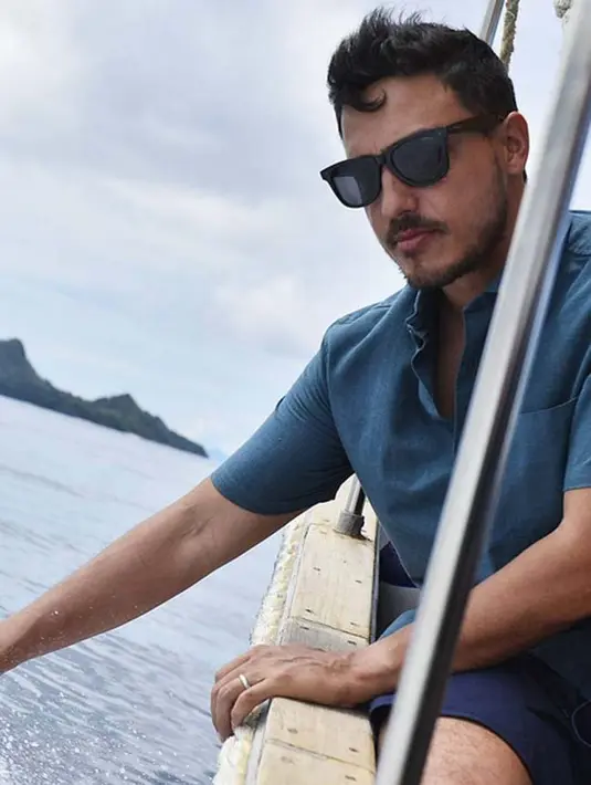 Usai prosesi akad nikah, Raisa dan Hamish yang menggelar preskon pun juga menanggapi soal hastag tersebut. Menurut Hamish, mereka senang dan mengapresiasi hastag lucu itu yang menurutnya sedang trend. (Instagram/hamishdw)